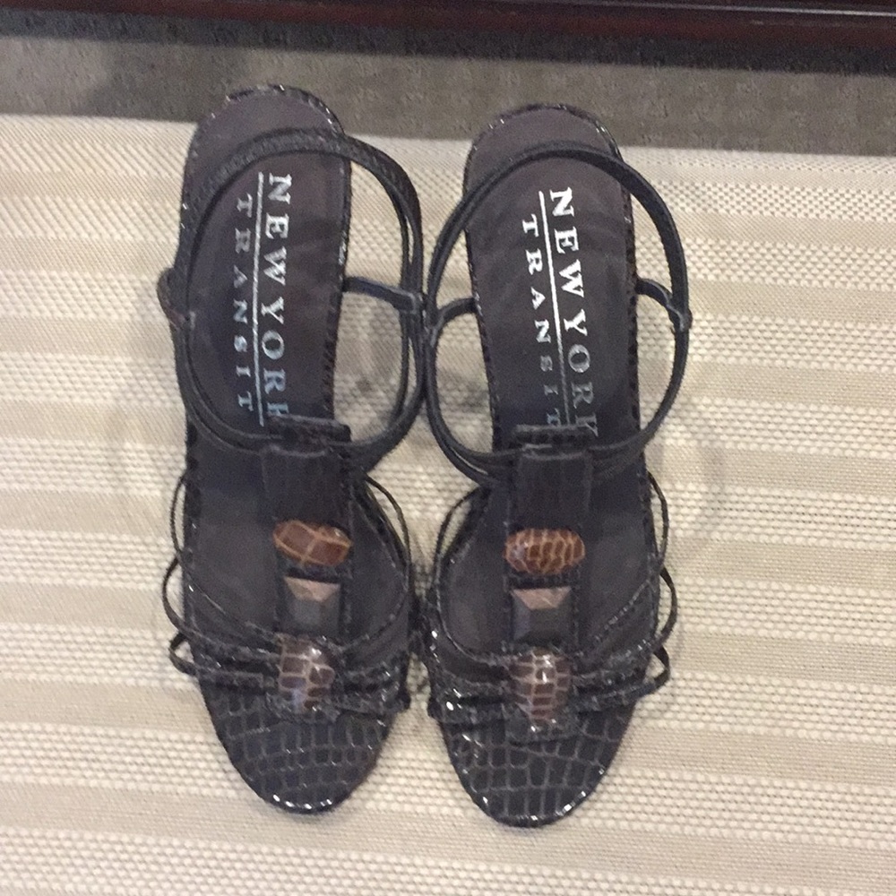 Stunning  Brown sandals w/ stone accents